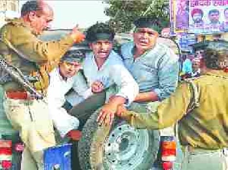 Congress and BJP workers clashed.